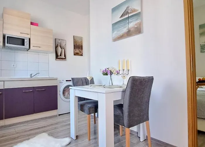 Old Town Tone Apartment *