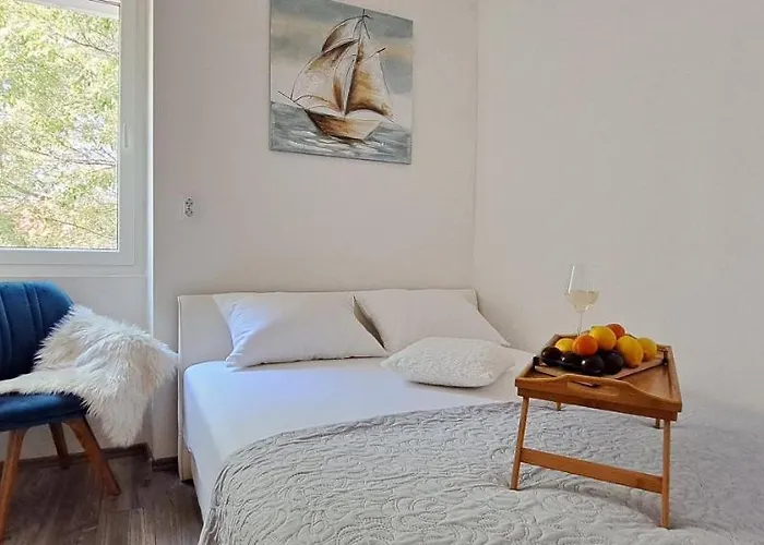 Old Town Tone Apartment