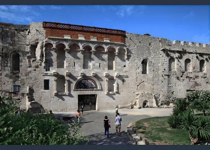 Apartment Old Town Tone Split