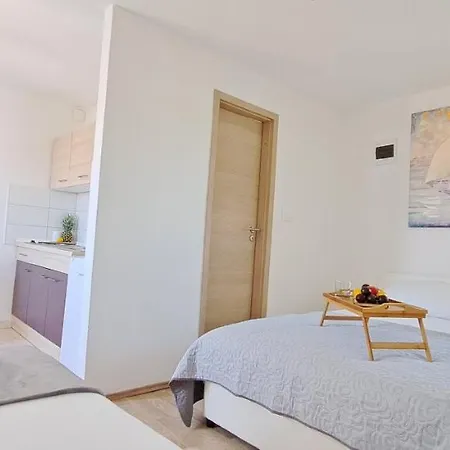Apartment Old Town Tone Split
