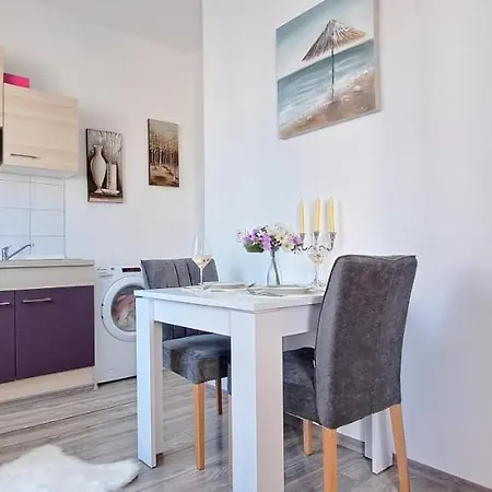 Old Town Tone Apartment *