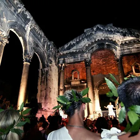 Old Town Tone Апартаменты *